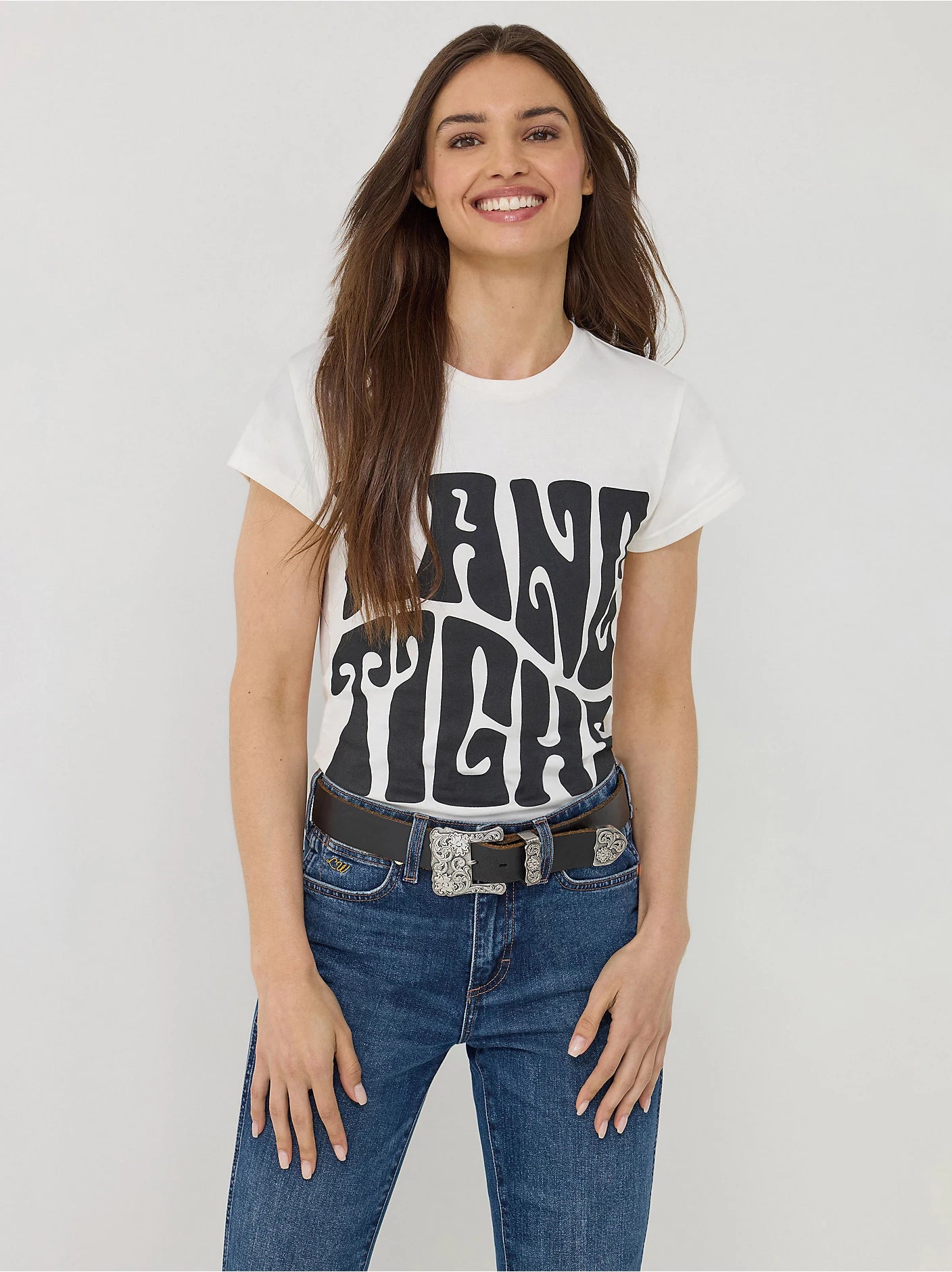 Wrangler X Lainey Wilson Wmns Hang Tight Shrunken Band Tee - Black Friday Sale
