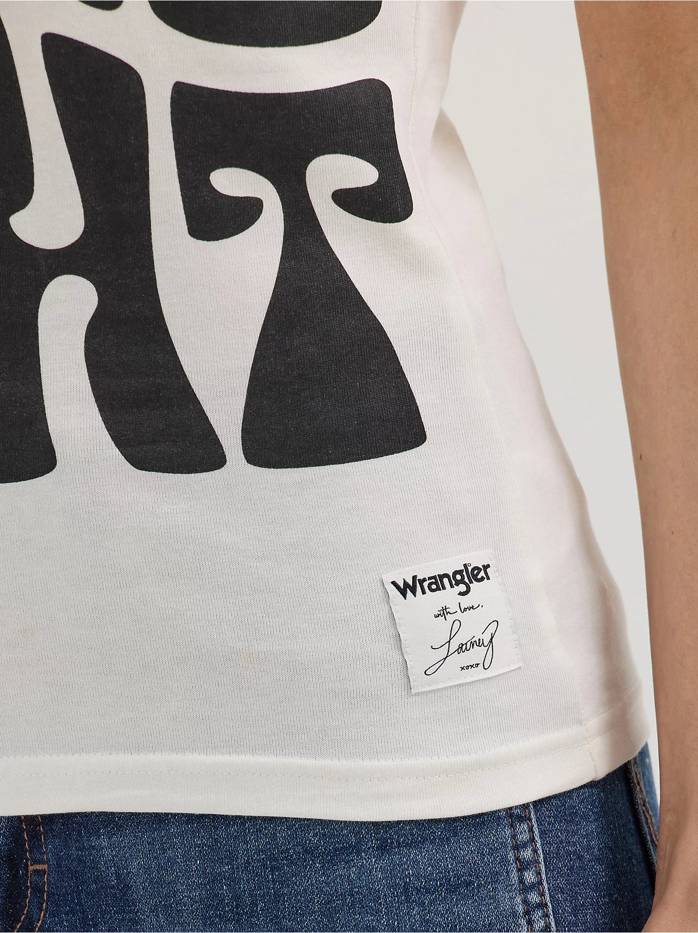 Wrangler X Lainey Wilson Wmns Hang Tight Shrunken Band Tee - Black Friday Sale