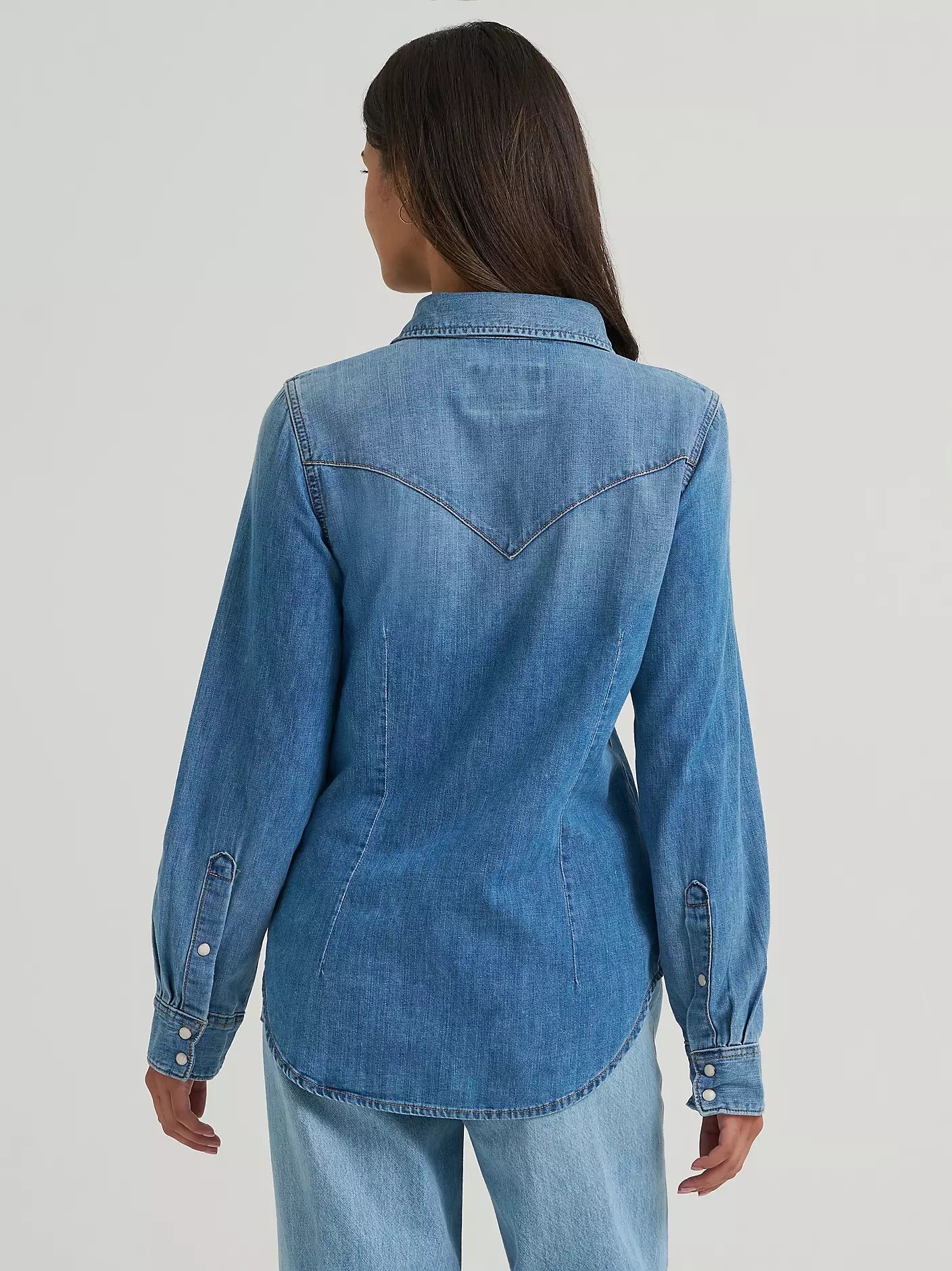 Wrangler Wmns Light Wash Long Sleeve Snap Denim Shirt