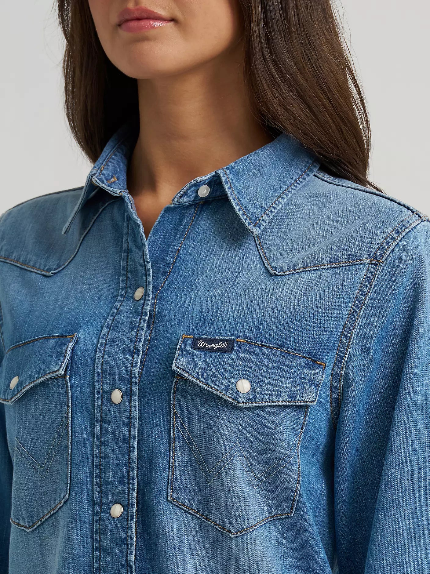 Wrangler Wmns Light Wash Long Sleeve Snap Denim Shirt