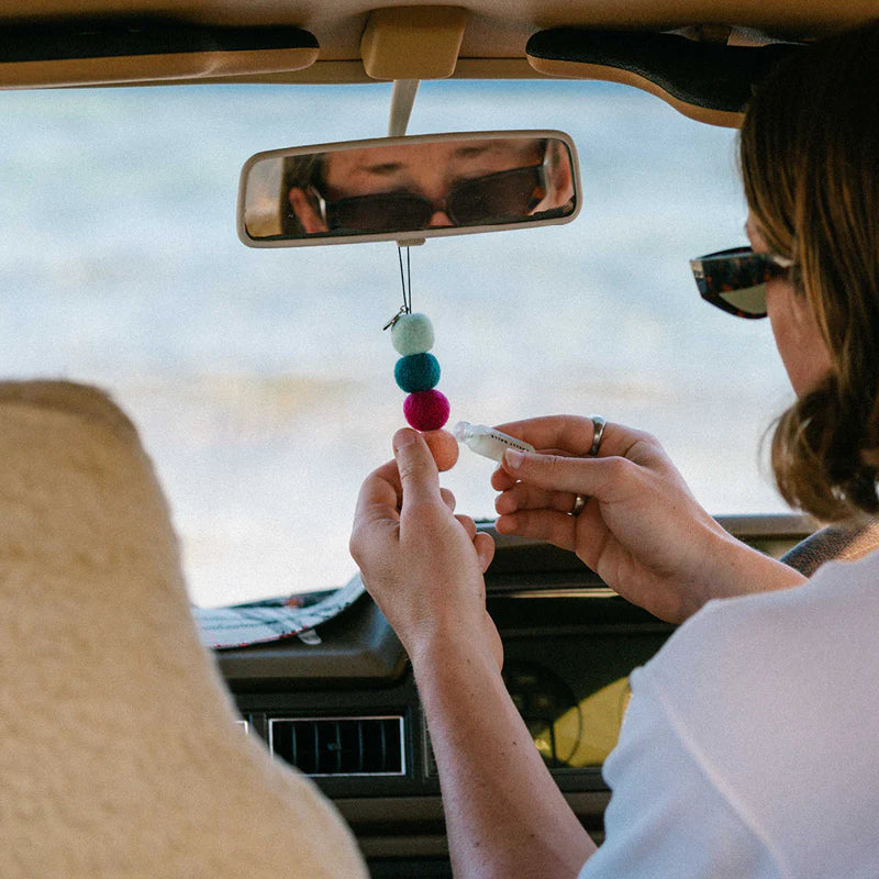 Smelly Balls Roadie with Honeysuckle Gift Set