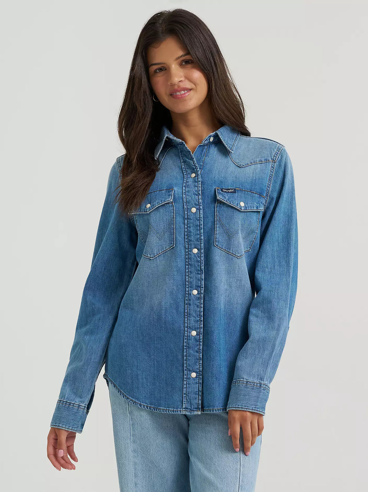 Wrangler Wmns Light Wash Long Sleeve Snap Denim Shirt