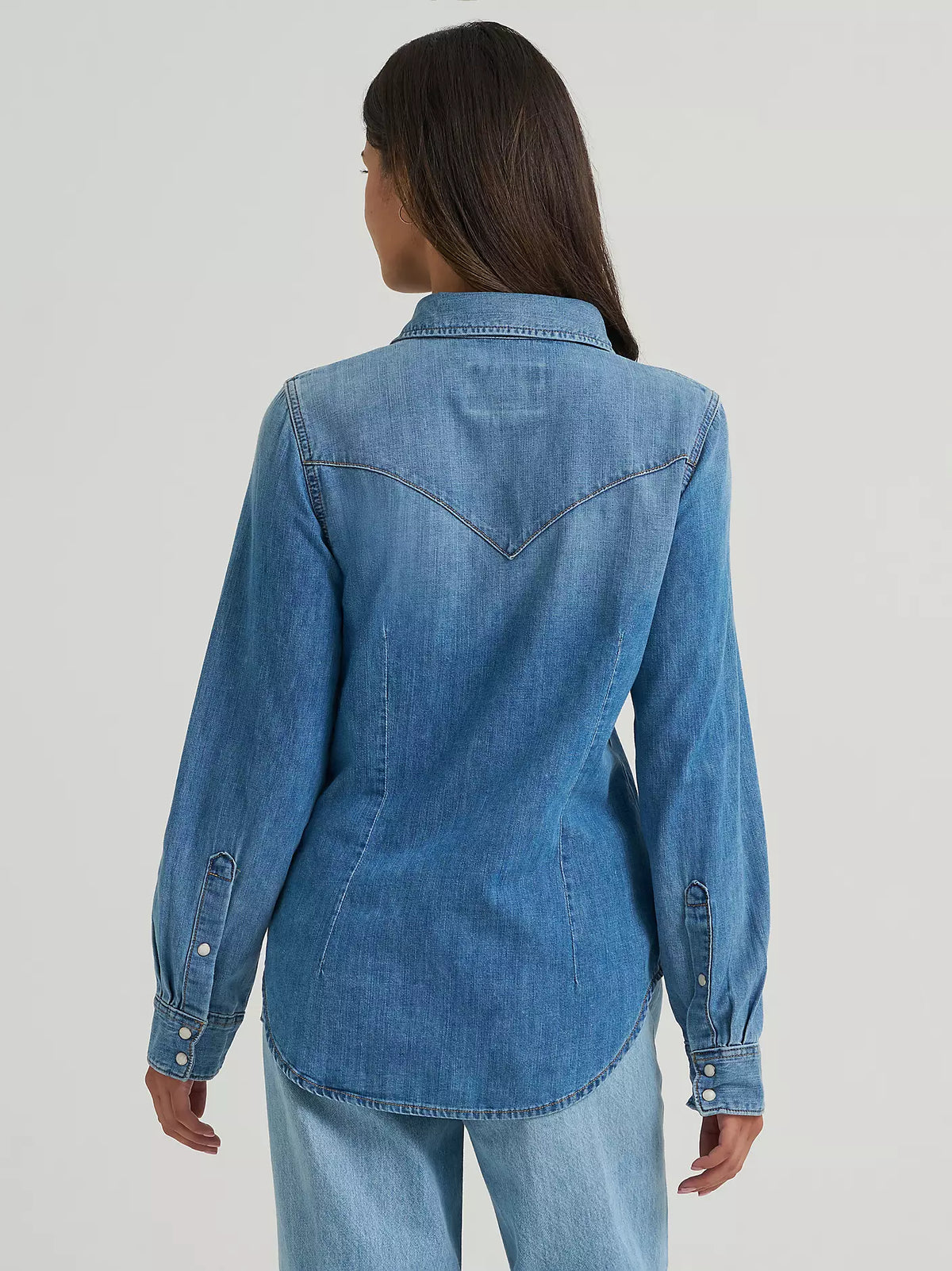 Wrangler Wmns Light Wash Long Sleeve Snap Denim Shirt