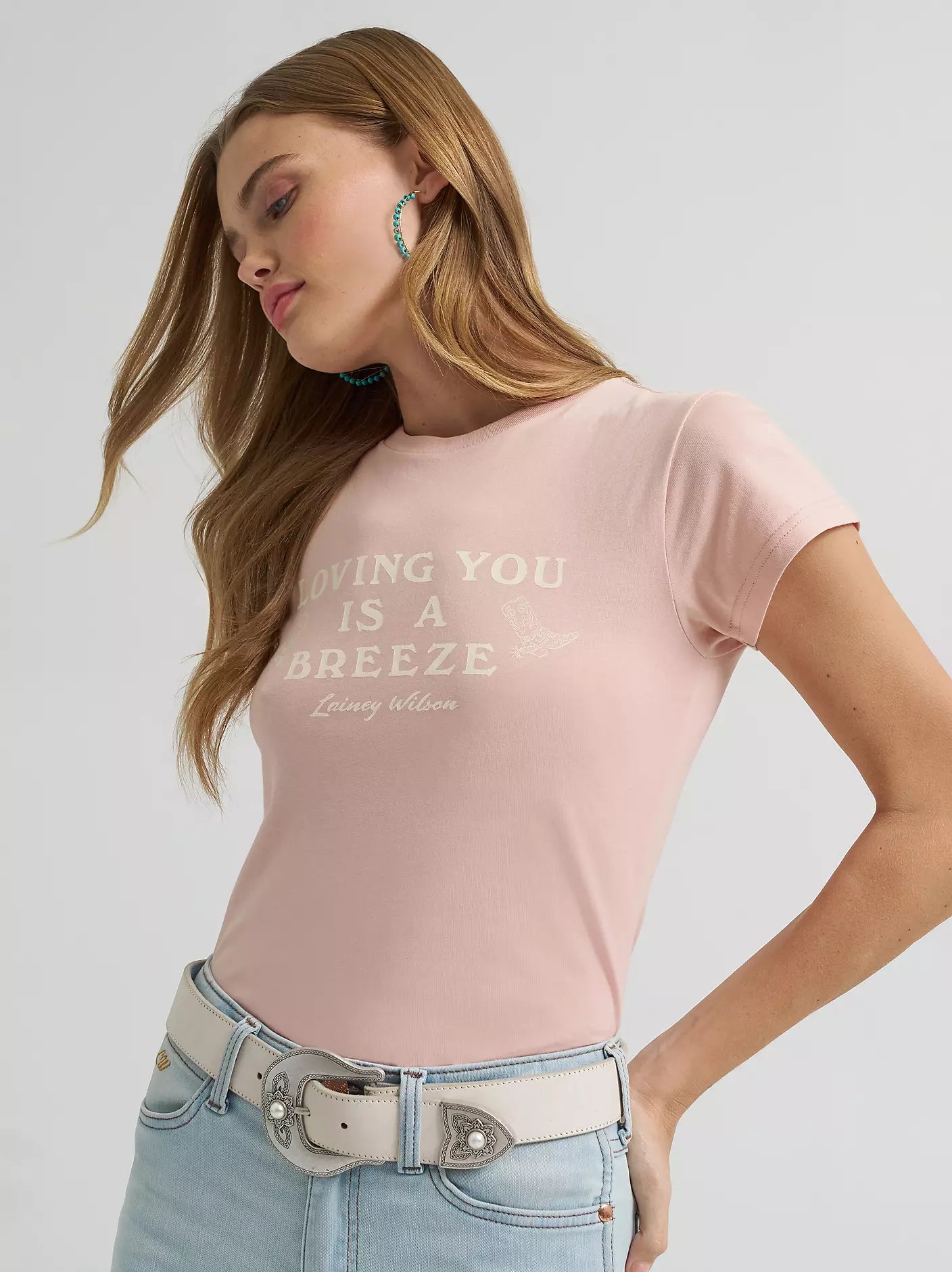 Wrangler X Lainey Wilson Wmns Breeze Shrunken Band T Shirt