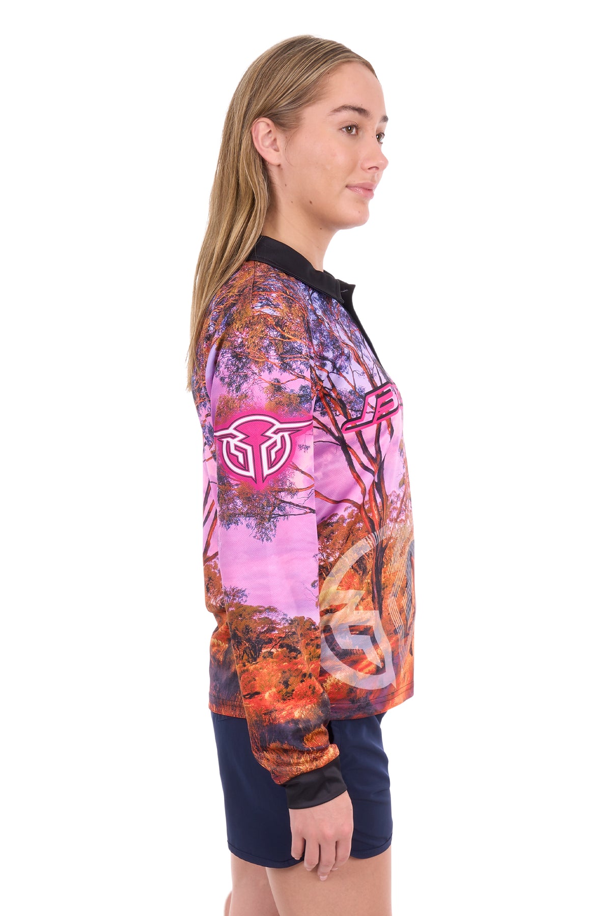 Bullzye Wmns Grazing Horse LS Tee