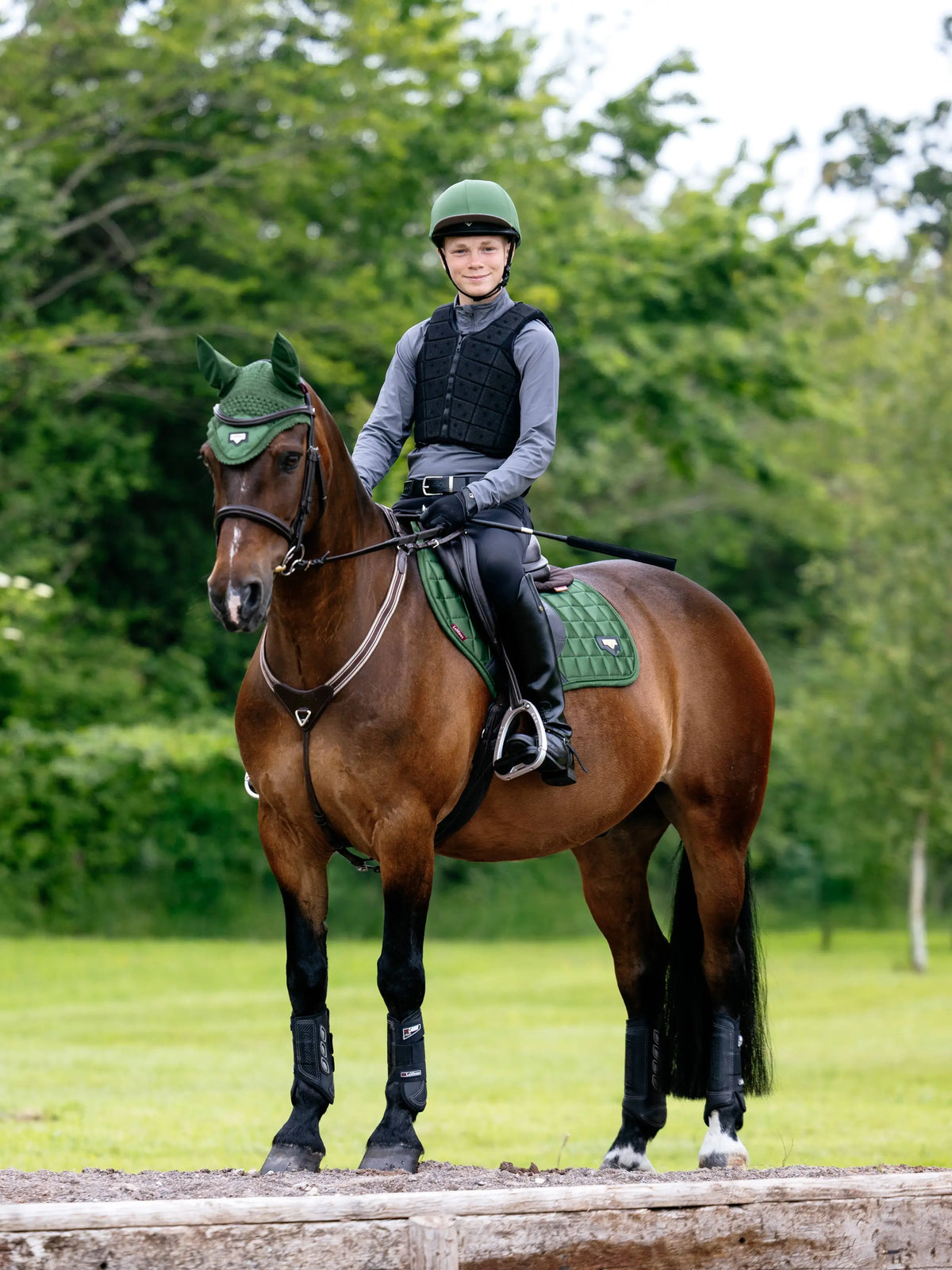 LeMieux Loire Classic Close Contact Square | Horse Supplies - Saddle Cloth | Saddleworld Ipswich