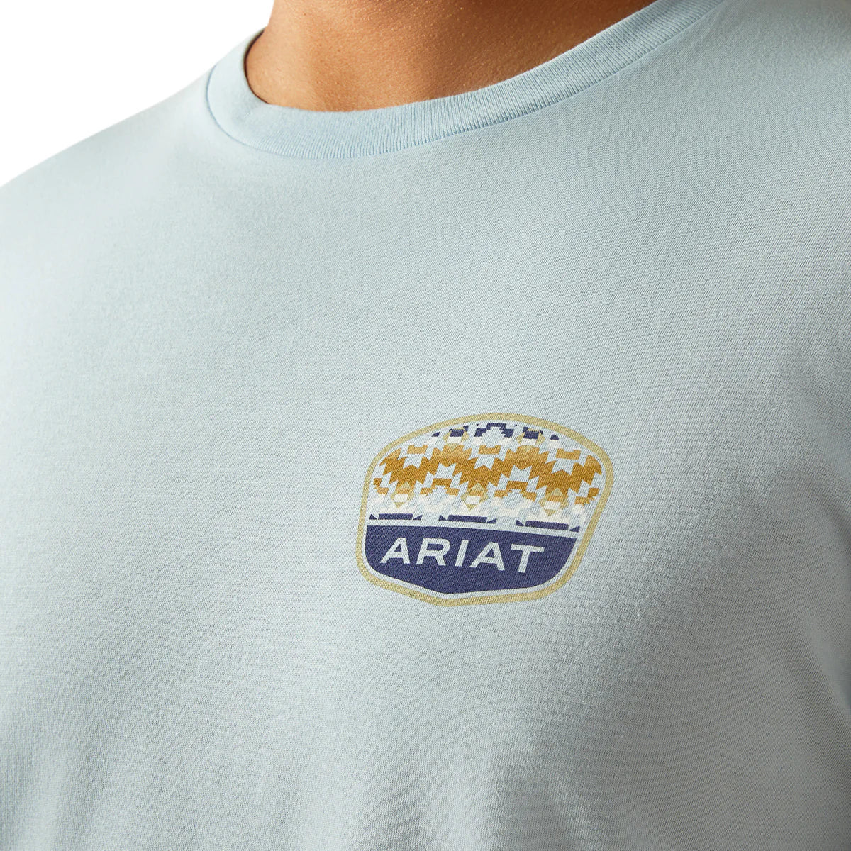 Ariat Mns Ogden Valley Badge SS Tee Light Blue
