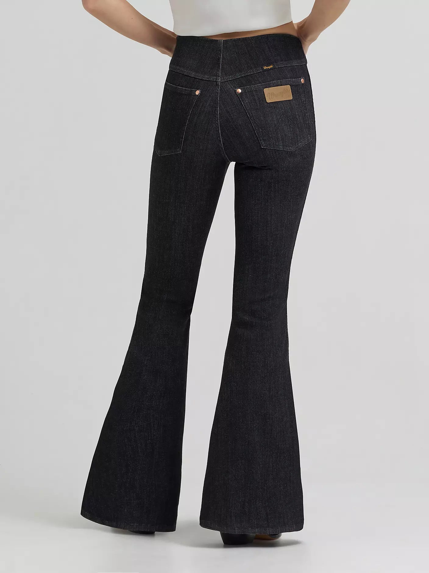 Wrangler X Lainey Wilson Wmns Pull on Bell Bottom Jean