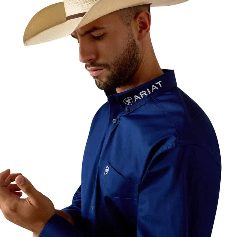 Ariat Mns Team Logo Twill Lightweight Classic Fit LS Shirt Blue Depths/White Serape