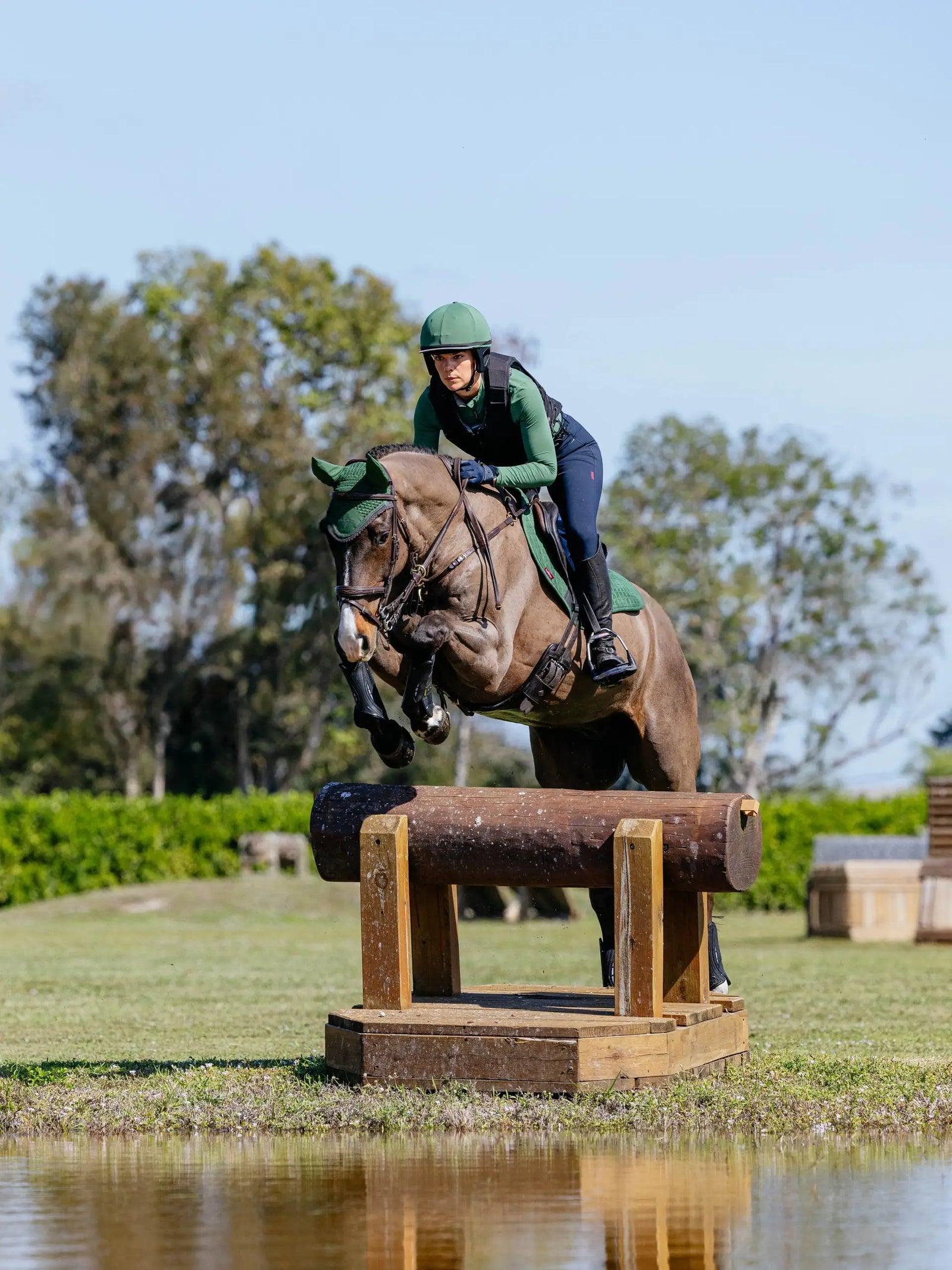 LeMieux Suede Close Contact Square | Saddleworld Ipswich | Horse Supplies | Saddle Cloths and Ear Bonnet