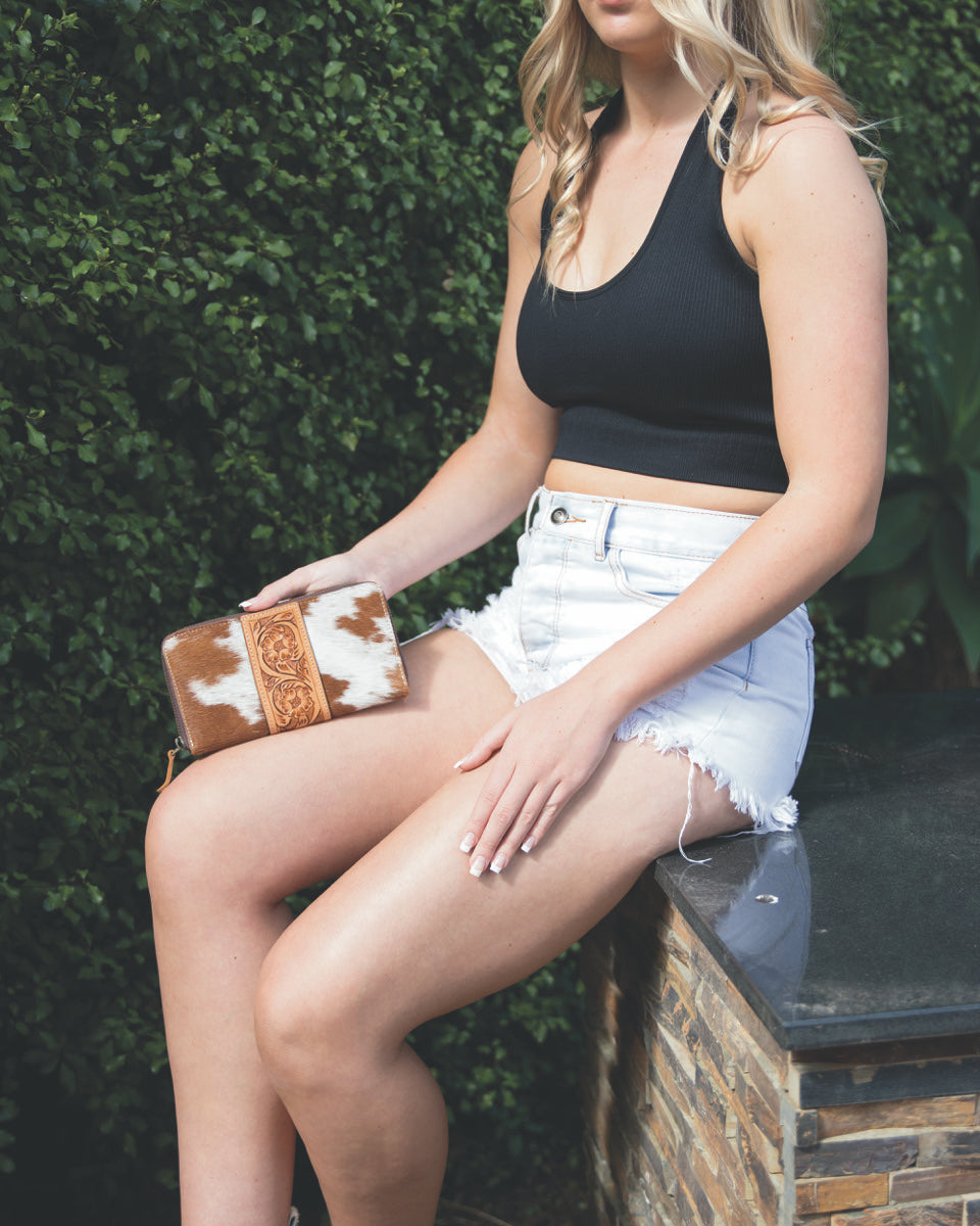 The Design Edge Salta Tooling Leather Cowhide Zippered Wallet