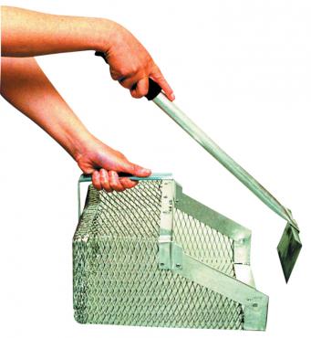 Mesh Poop Scooper With Short Handle